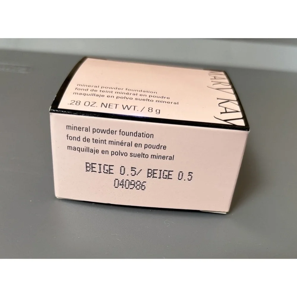 Mary Kay Mineral Powder Foundation 040986 Beige 0.5 Discontinued NIB W/Brush